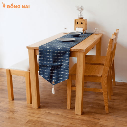 Bàn ăn nhỏ thường gây khó chịu và thiếu thẩm mỹ